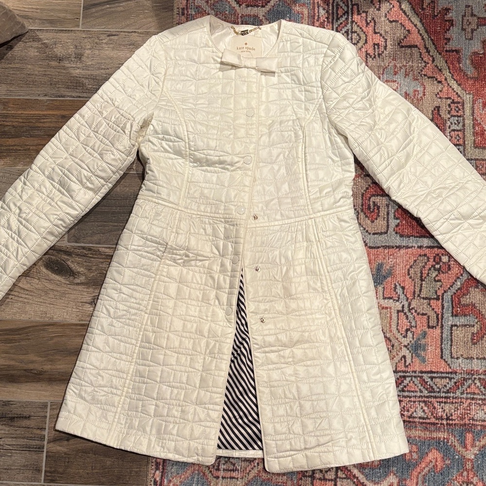 Kate spade Elegant White Quilted Coat size small with dust bag